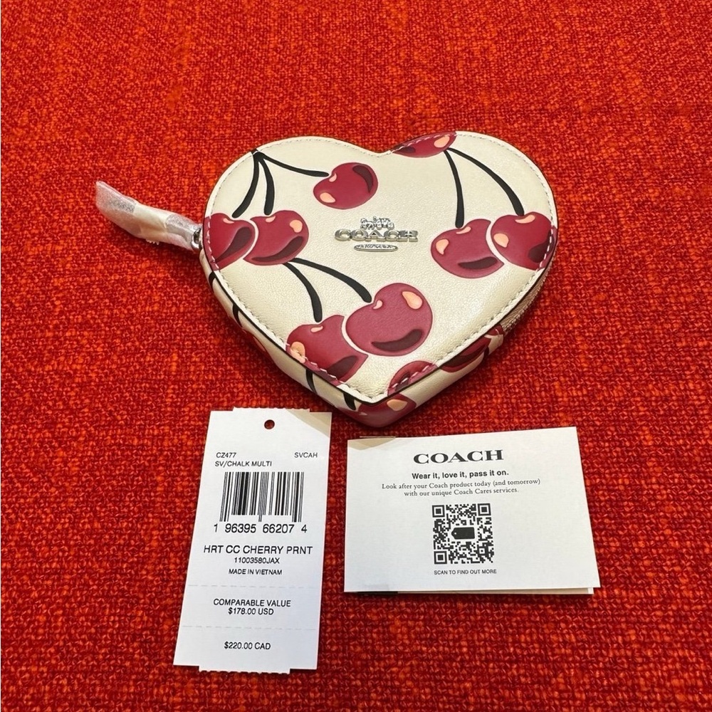 ❤️❤️❤️Coach Heart-Shaped Cherry Print Coin Purse❤️❤️❤️